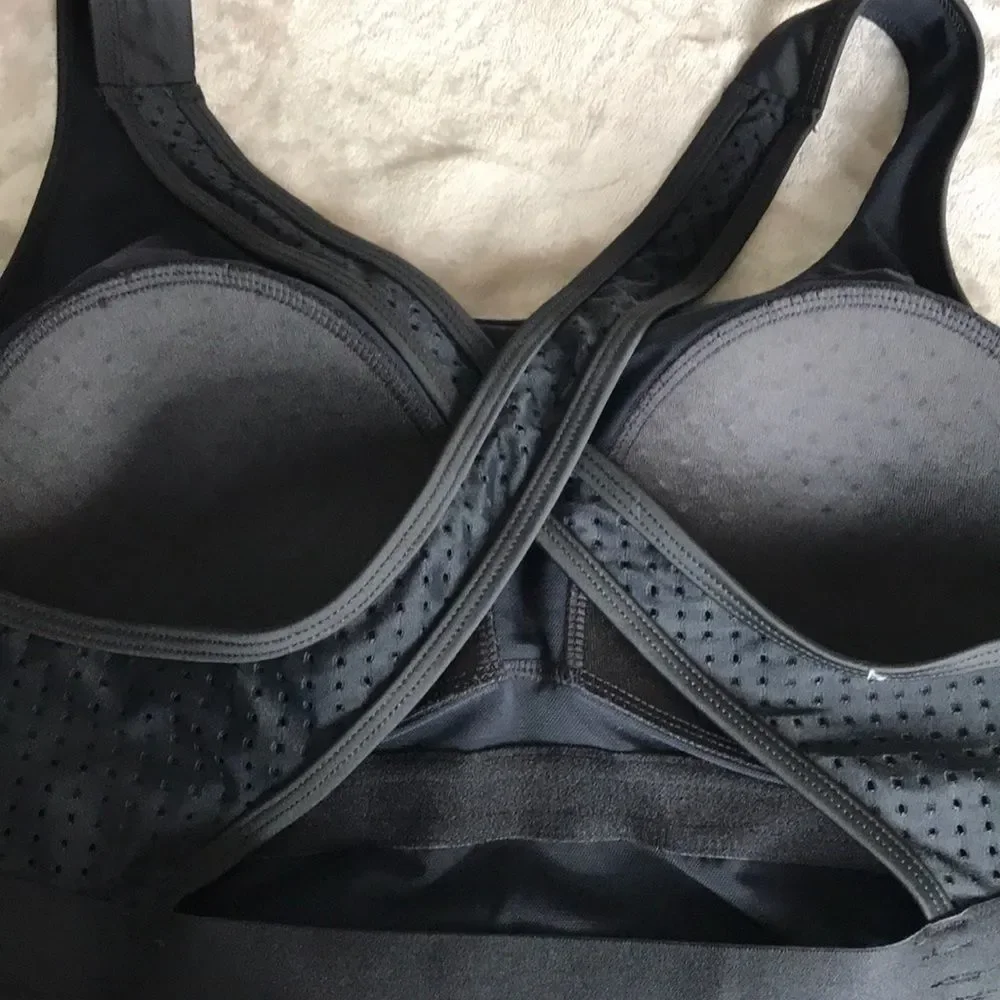 Nike One Piece Swimsuit - Picture 5 of 9